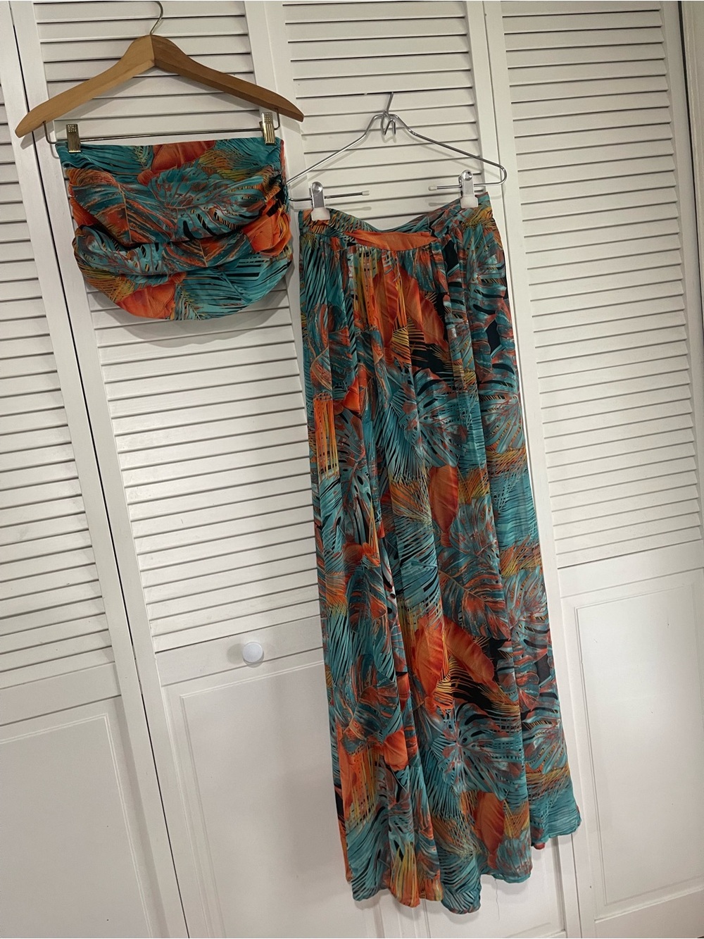 Fashion Nova Tropical Leaf Maxi Skirt - Teal & Orange